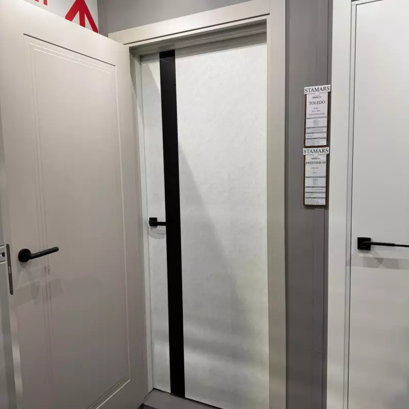 Durvis MEGA 02 Balts betons PVC